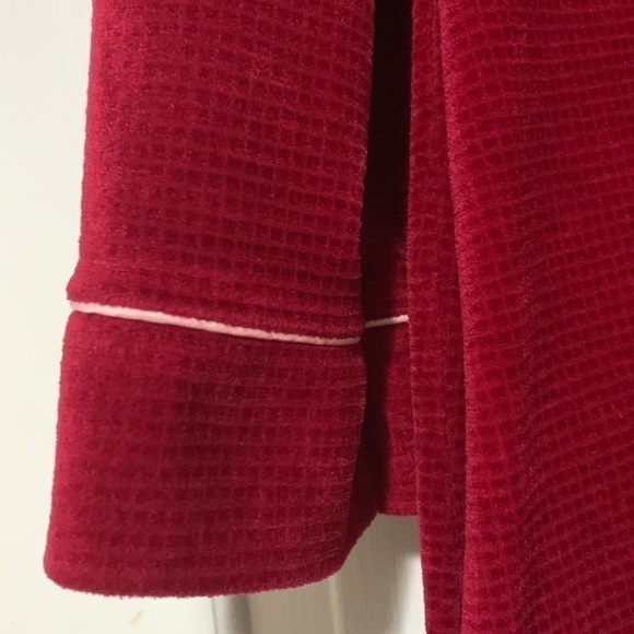 Vintage Heather Collection burgundy housecoat - Picture 6 of 14